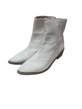 Mi.im white perforated‎ ankle boots Womens Size 9 Leather Western Cowgirl Rodeo